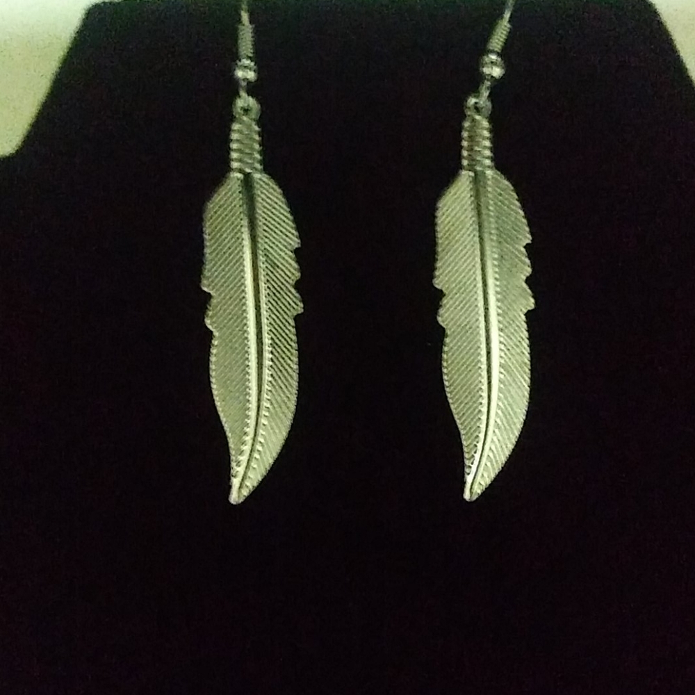 Feathered - Picture 2 of 3